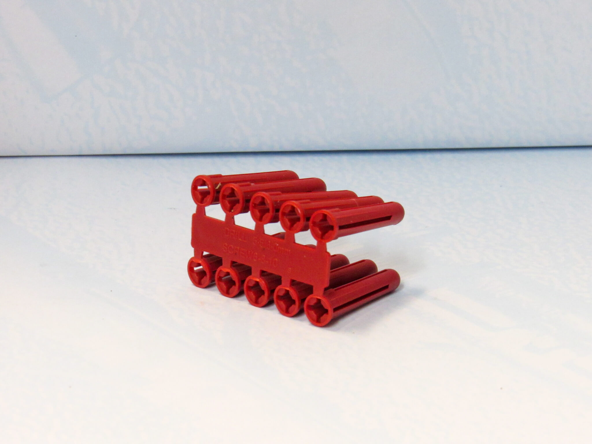 RP100 TIMco Red Plastic Plugs (100) - Image 1